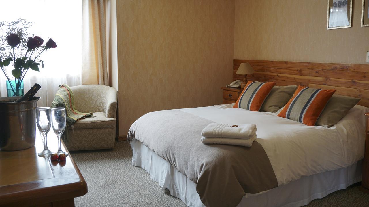 Hotel Borde Lago プエルト・バラス エクステリア 写真